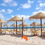 #275 Only Families - A Flor By Home Holidays