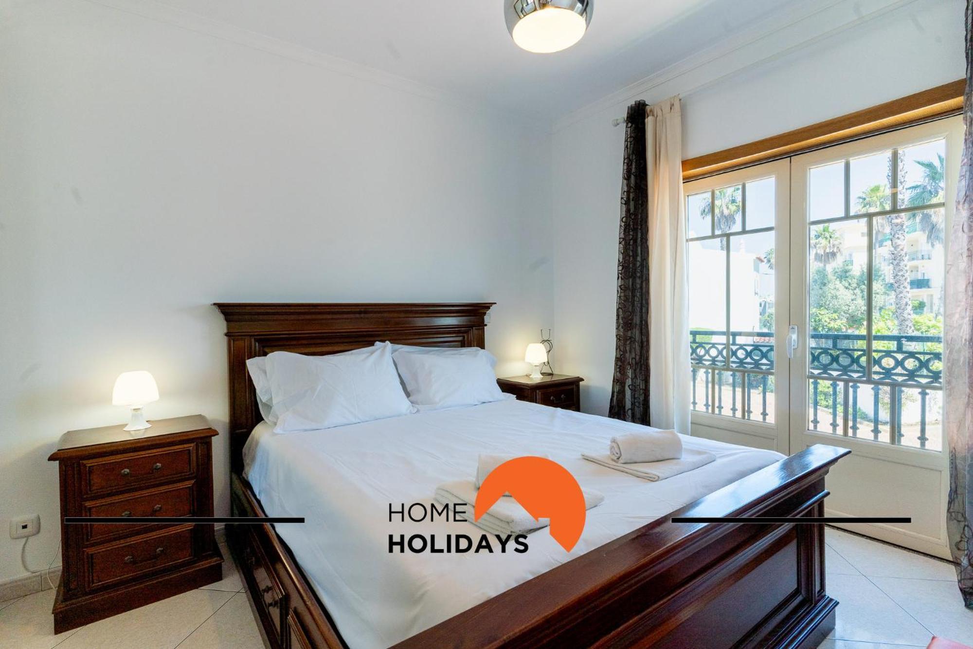 #275 Only Families - A Flor By Home Holidays *