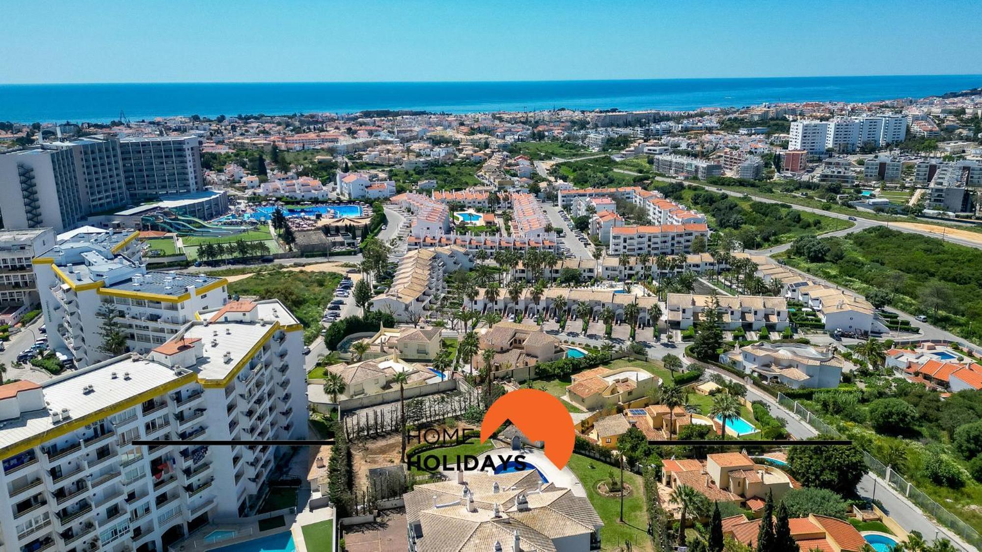 #275 Only Families - A Flor By Home Holidays Apartment *